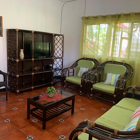 Casa Veronica A 2 Kilometros Del Irtra Retalhuleu Exteriör bild