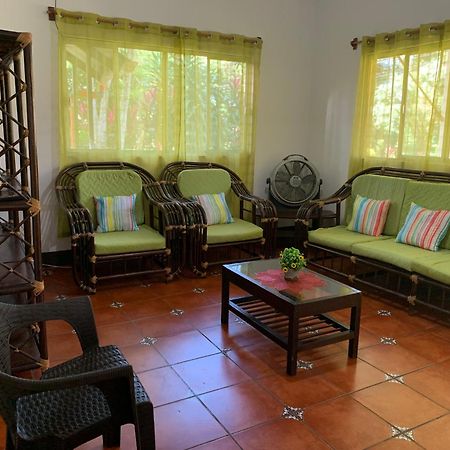 Casa Veronica A 2 Kilometros Del Irtra Retalhuleu Exteriör bild