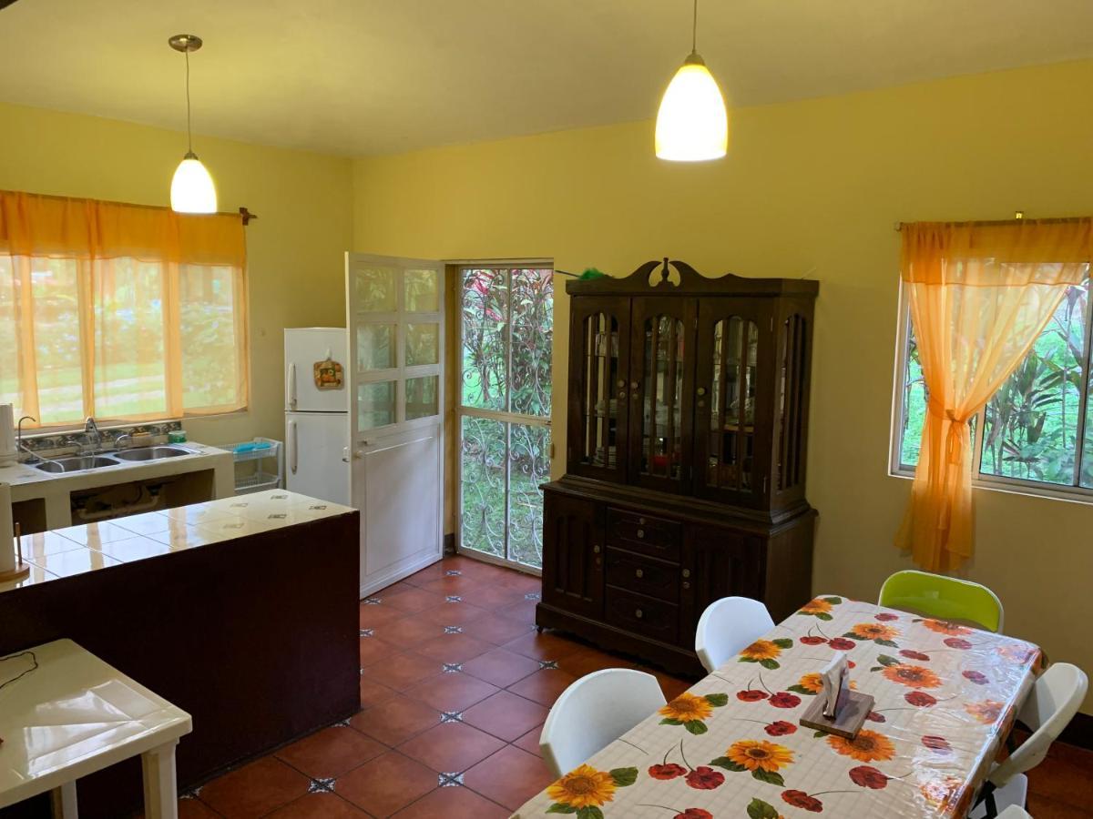 Casa Veronica A 2 Kilometros Del Irtra Retalhuleu Exteriör bild