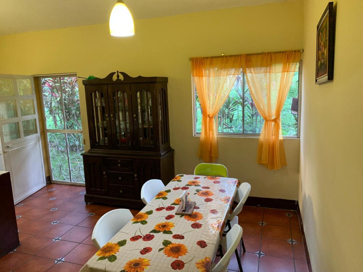 Casa Veronica A 2 Kilometros Del Irtra Retalhuleu Exteriör bild
