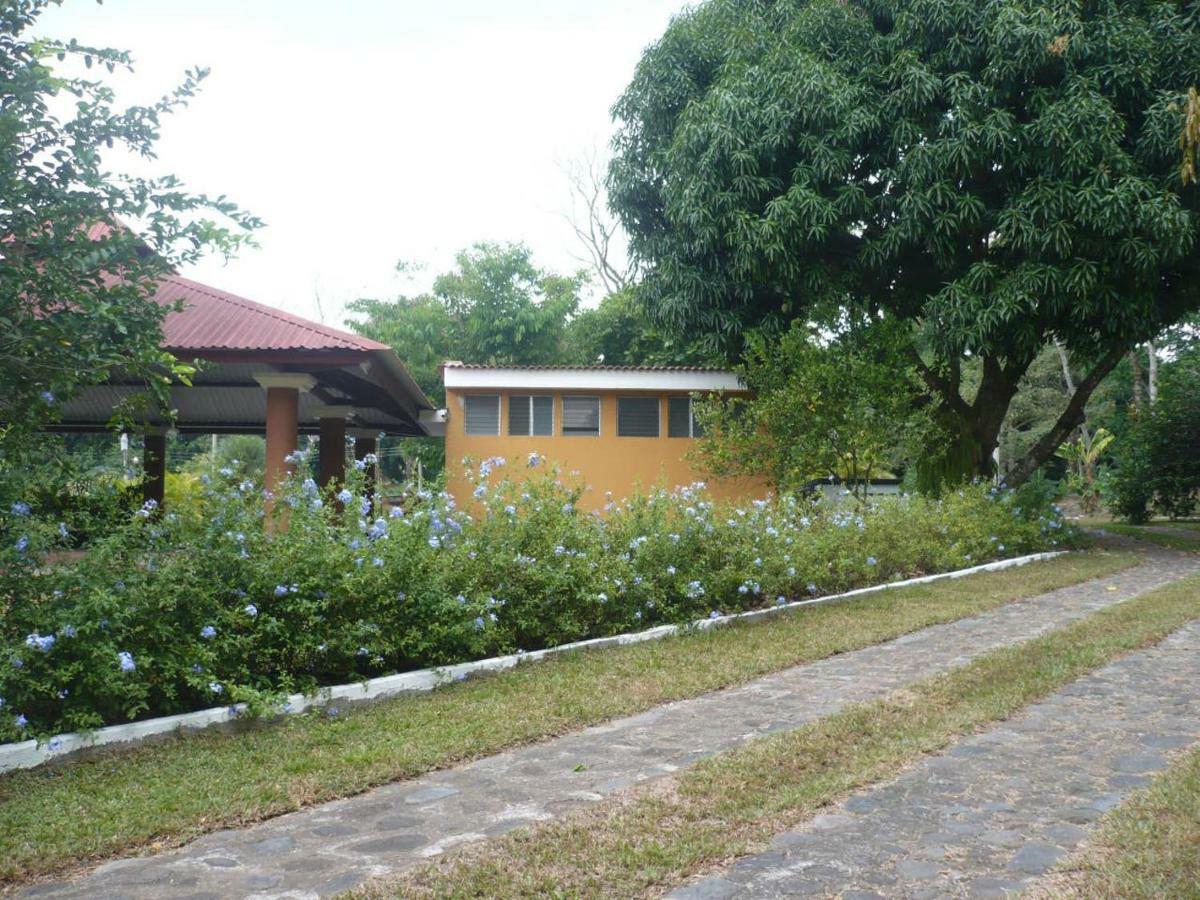 Casa Veronica A 2 Kilometros Del Irtra Retalhuleu Exteriör bild